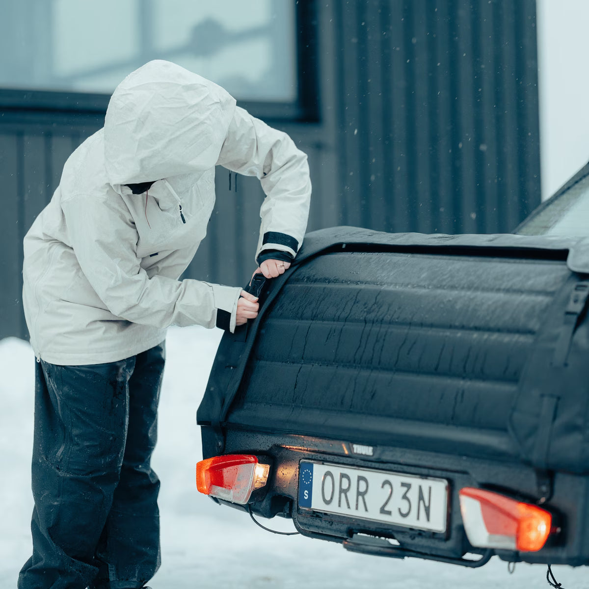 THULE - Onto 2 - Towbar Mounted Cargo Carrier (300 Litre) - 907102